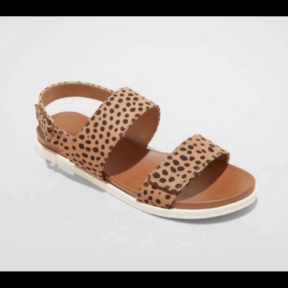 NWT Women's Natalie Easy Closure Strap Sport Sandals - Universal Thread